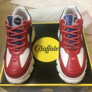 Buffalo London Leather Sneaker